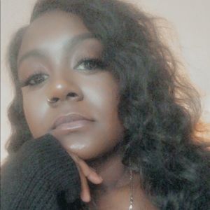 Meet your Posher, Ellisia